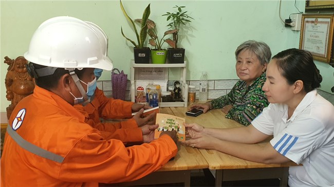 UBND TP. Hồ Chí Minh đề nghị tiết kiệm điện nhưng hạn chế thấp nhất việc ngừng, giảm cung cấp điện (19/5/2023)